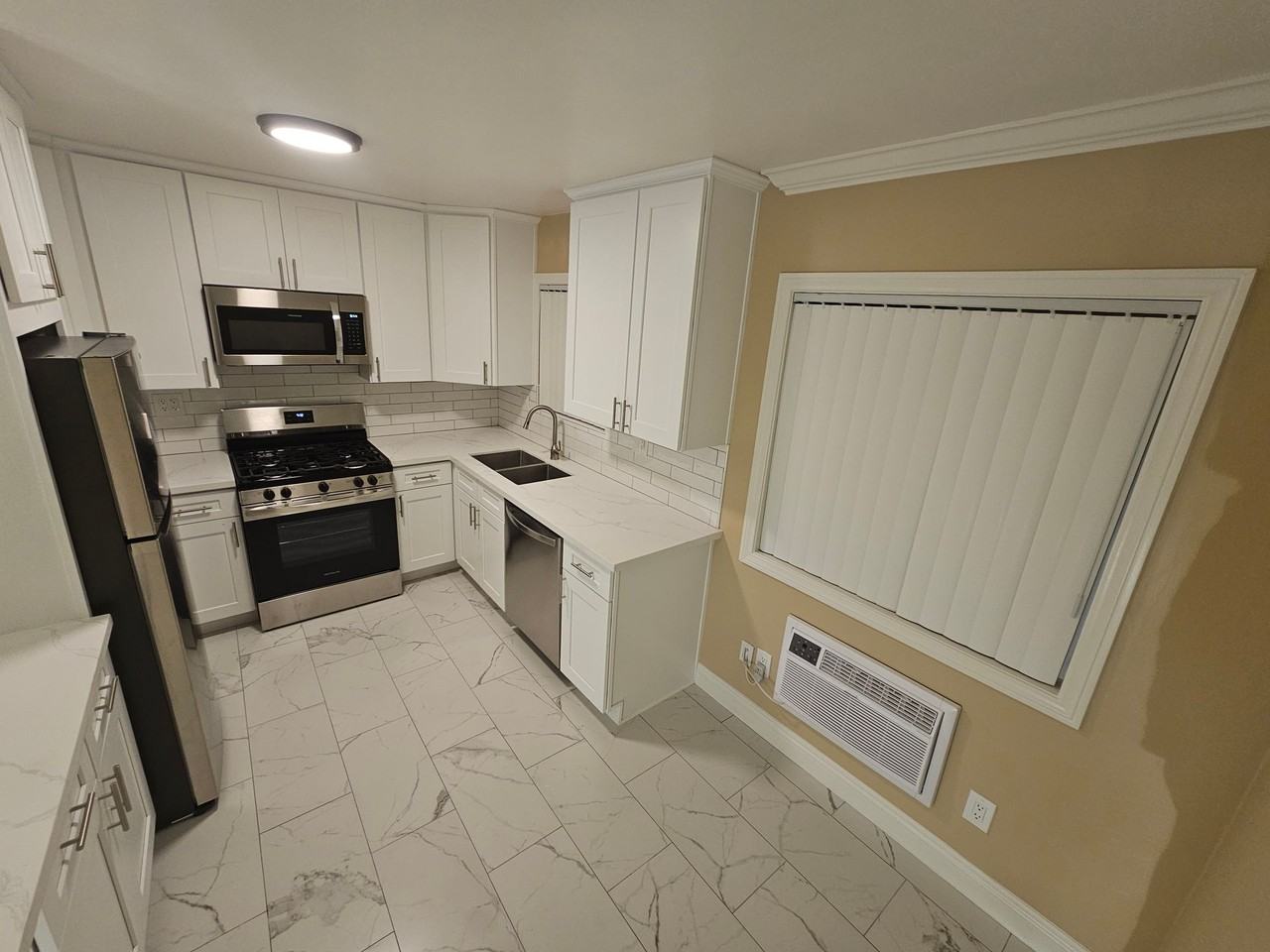 1403 Hermes Ave #C - Photo 5 of 36