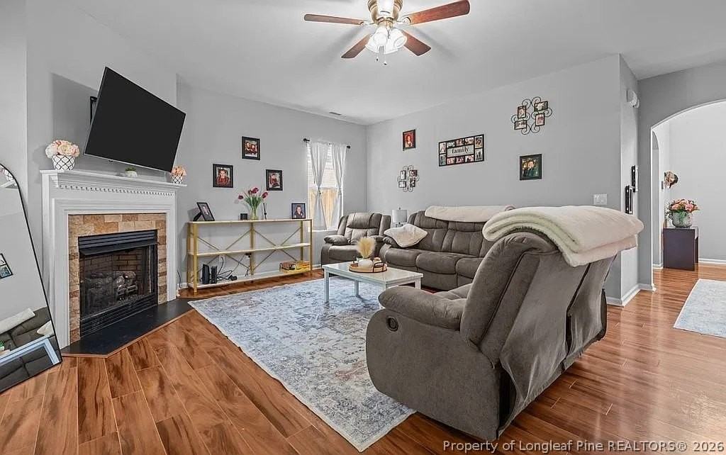 364 Heathrow Dr - Photo 4 of 24