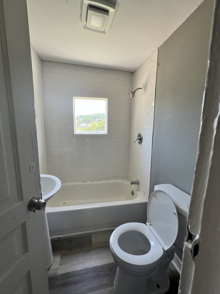 722 Snow St #1 - Photo 5 of 6