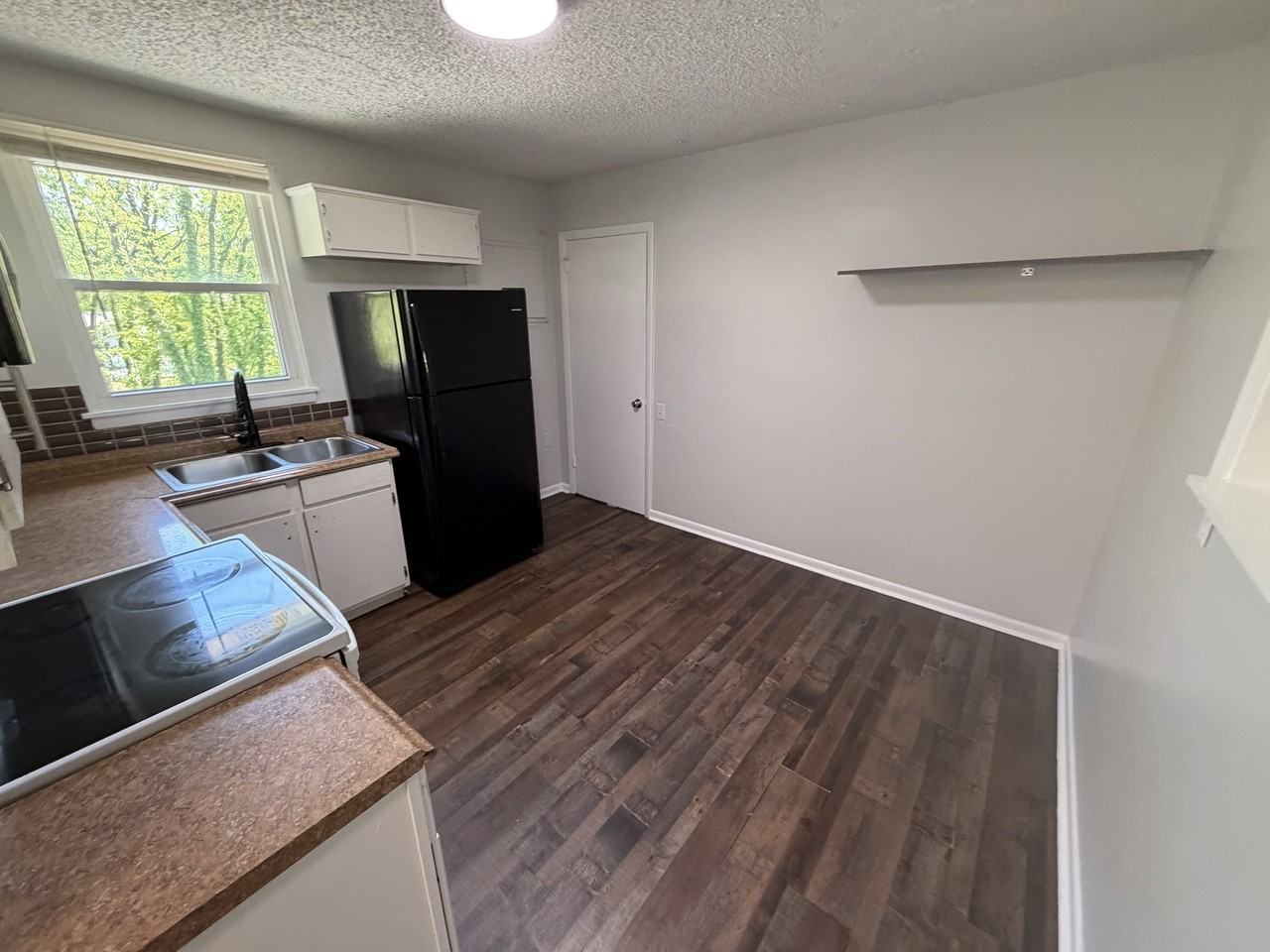 165 Vulco Dr #B - Photo 3 of 7