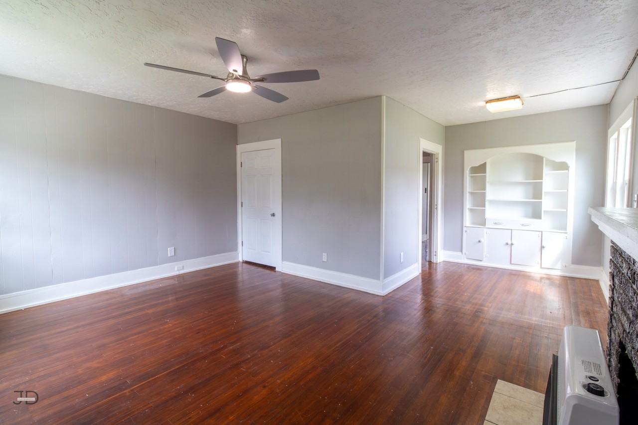 1824 Collins Ave #1 - Photo 4 of 15