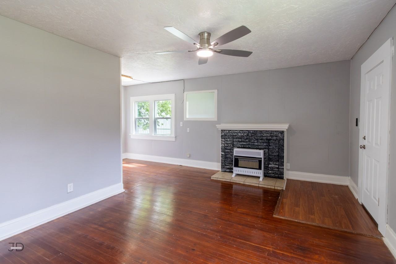 1824 Collins Ave #1 - Photo 5 of 15