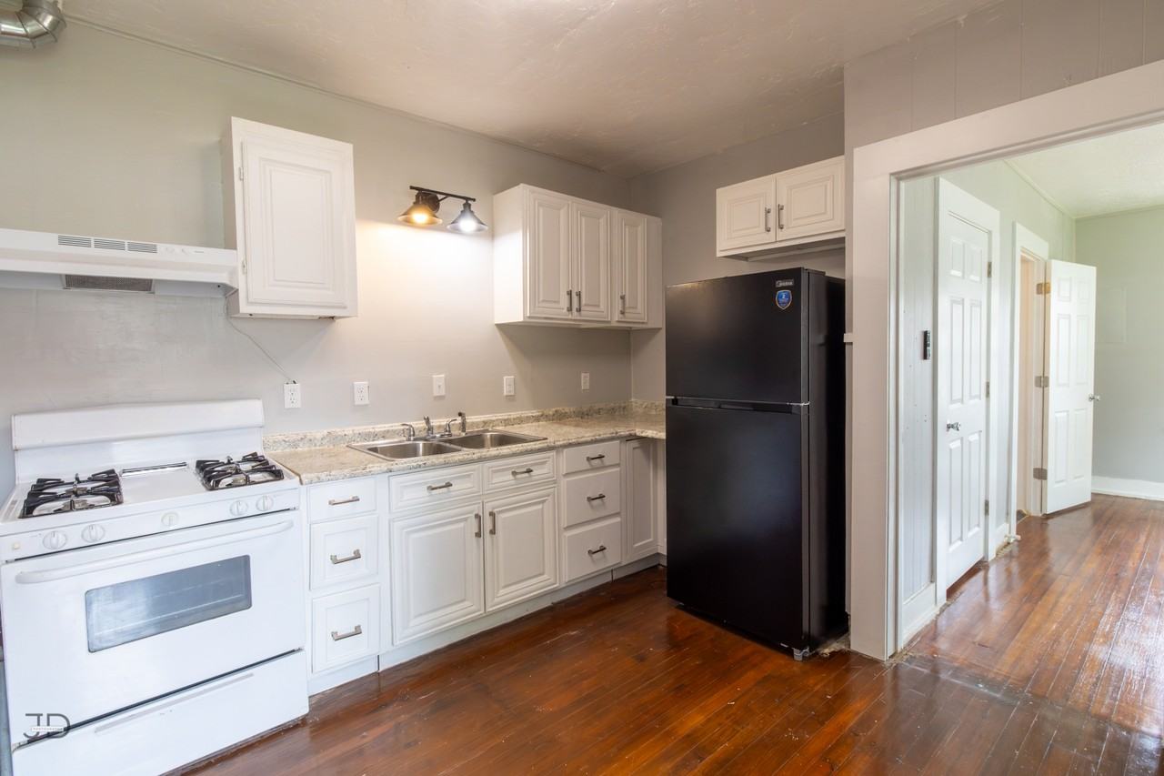 1824 Collins Ave #1 - Photo 7 of 15