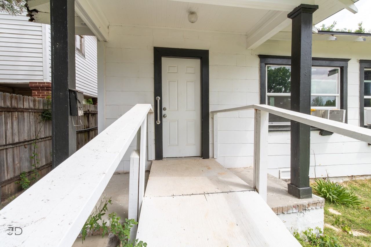 1824 Collins Ave #1-2 - Photo 2 of 14