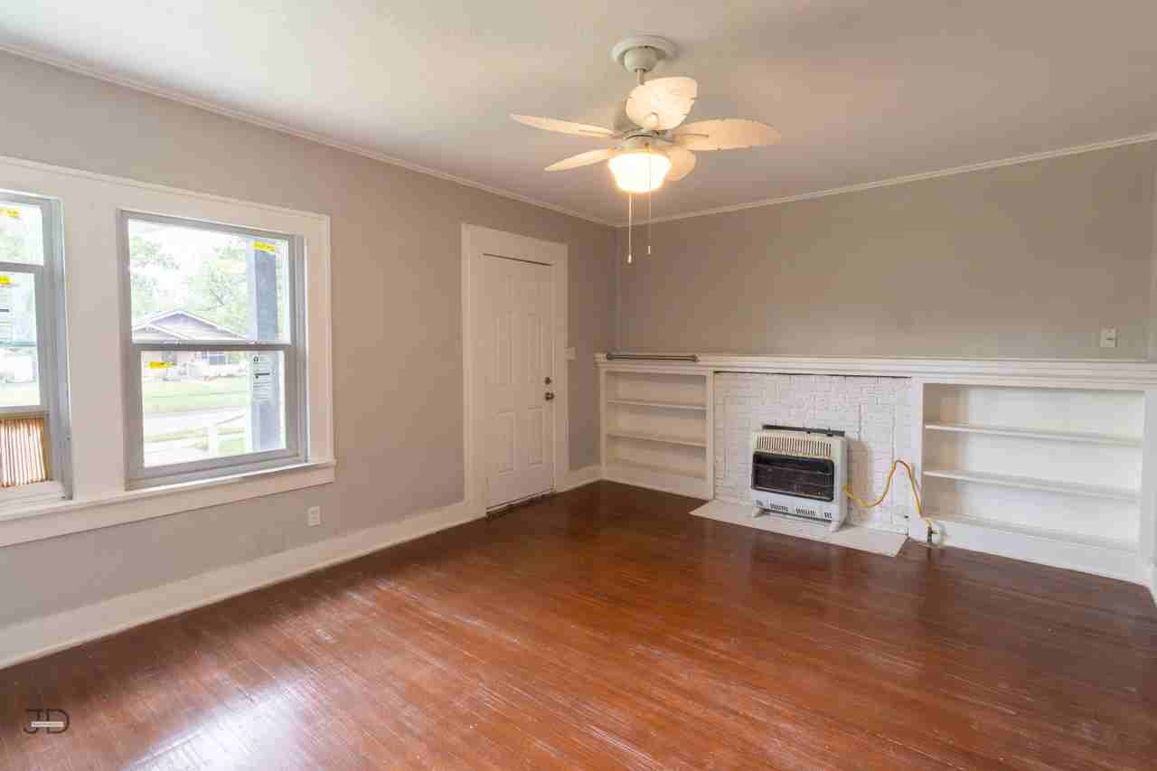 1824 Collins Ave #1-2 - Photo 3 of 14