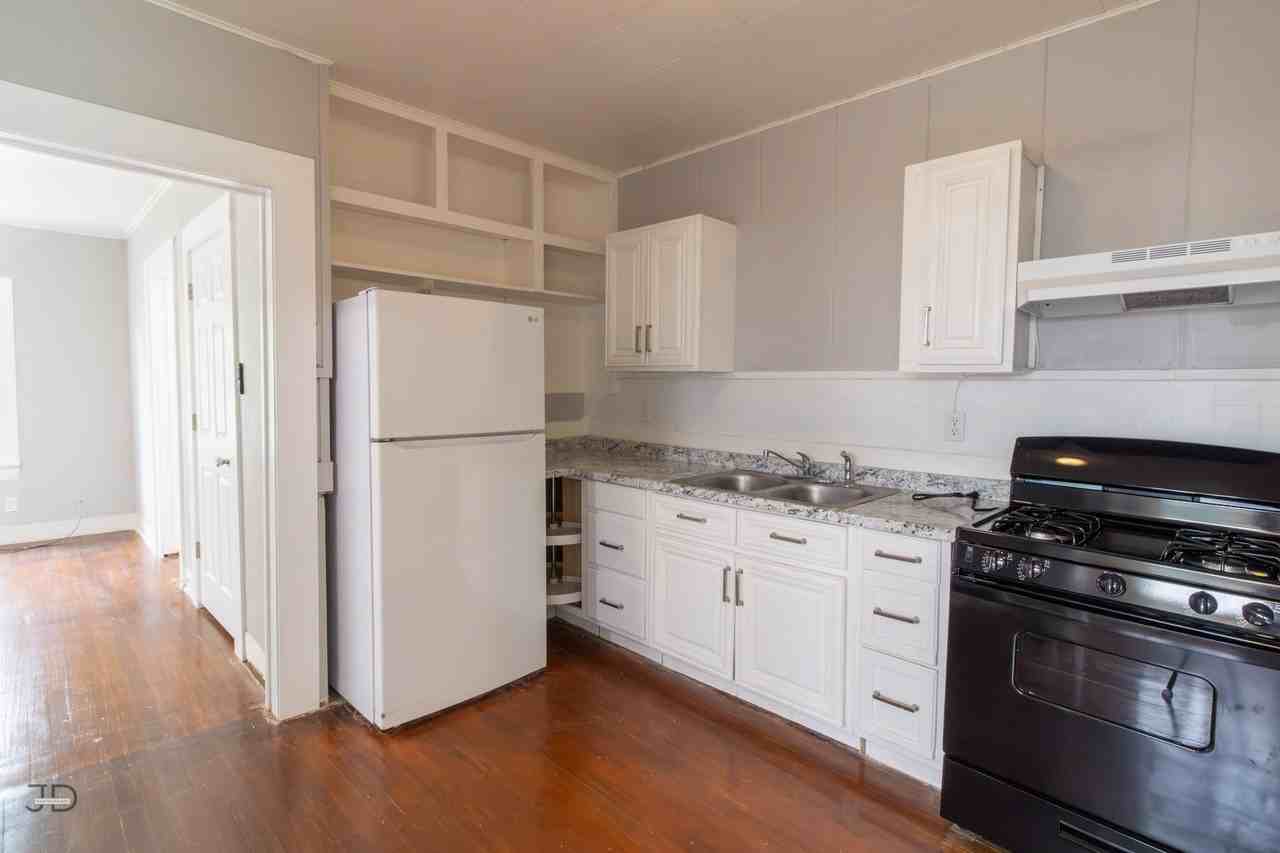 1824 Collins Ave #1-2 - Photo 5 of 14