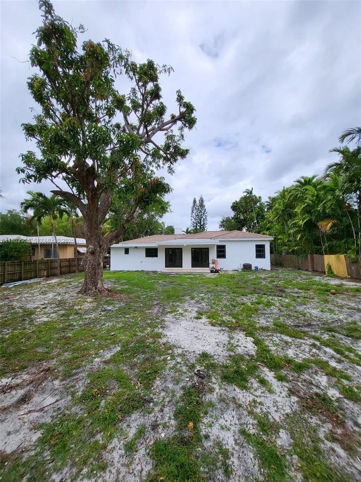 816 Northeast 91st Terrace - Photo 5 of 25