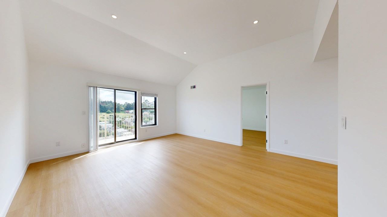 2035 Castro St #32 - Photo 4 of 15