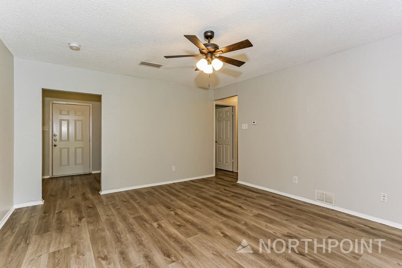 1238 Saturn Dr - Photo 4 of 22