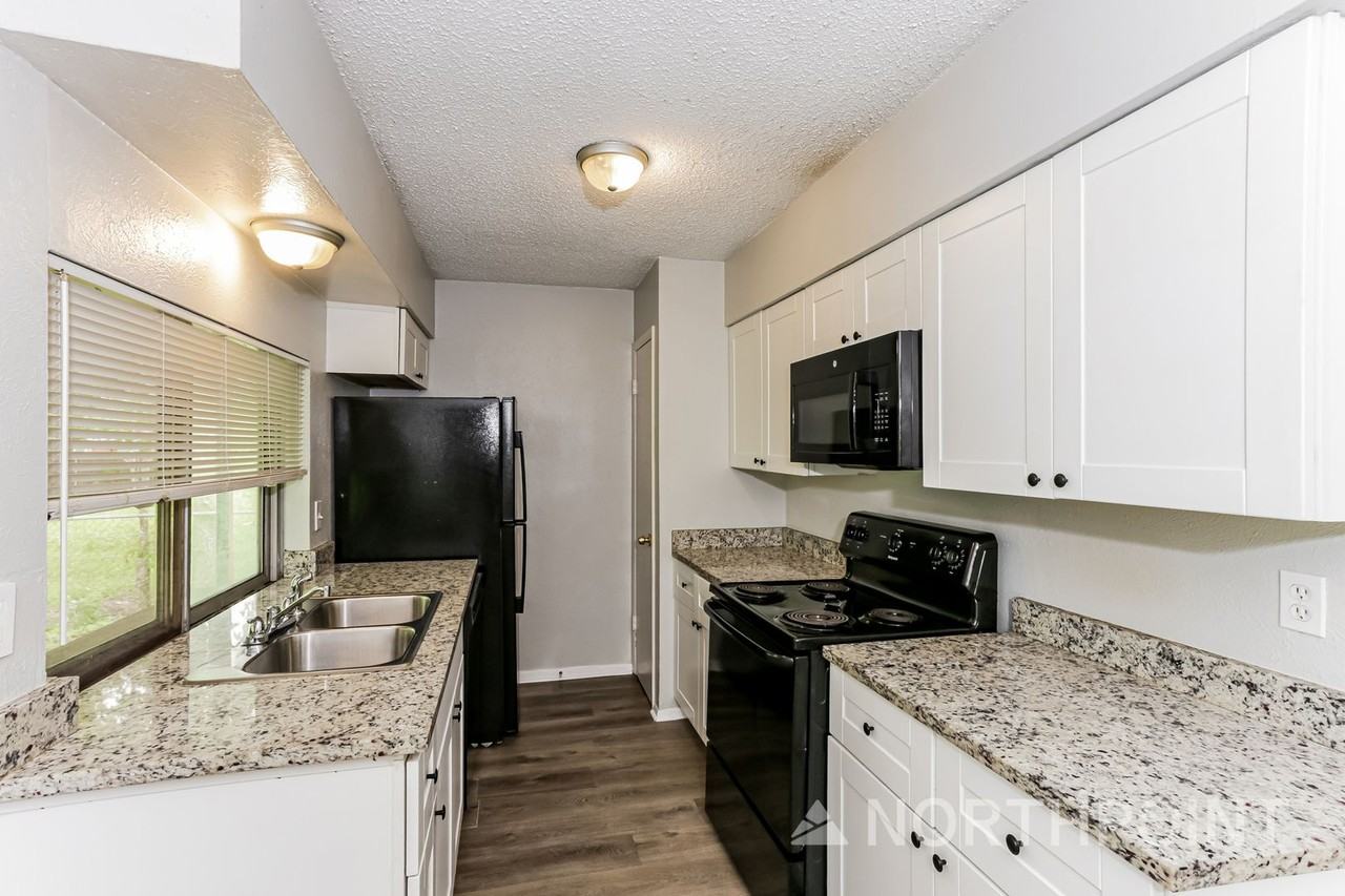 1238 Saturn Dr - Photo 7 of 22