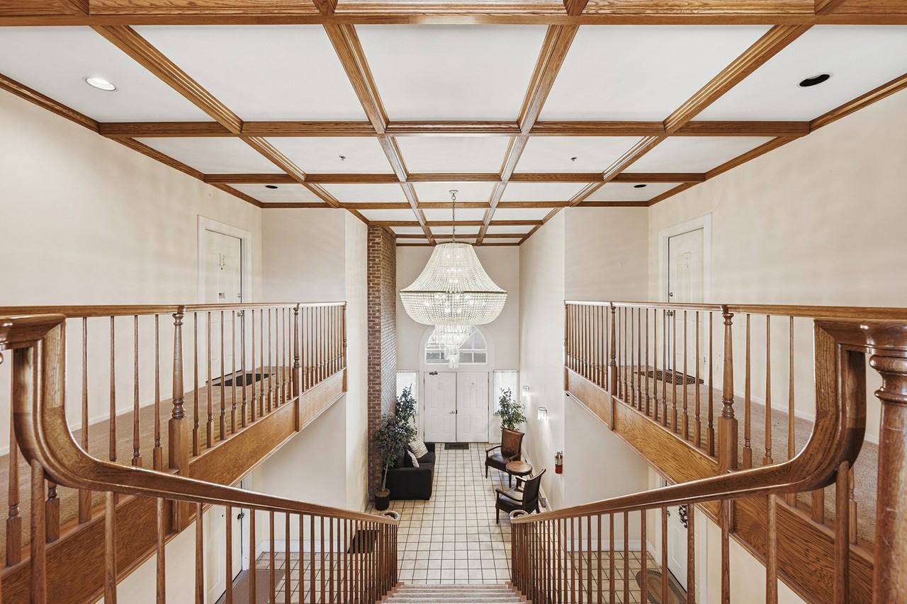 4501 Regency Dr #G - Photo 3 of 18