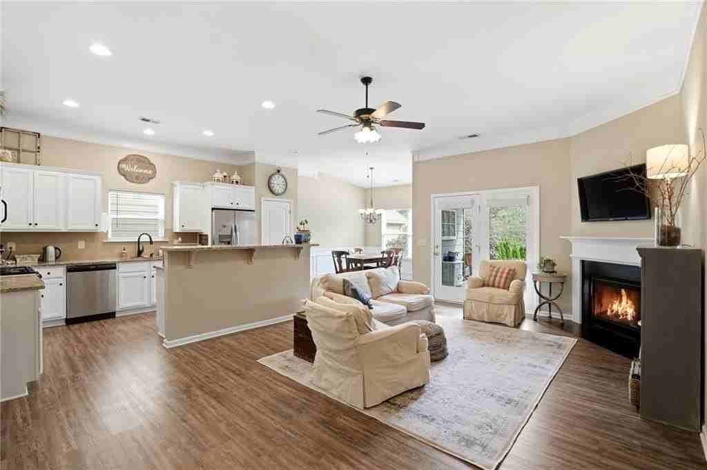 318 Argyle Ct - Photo 6 of 25