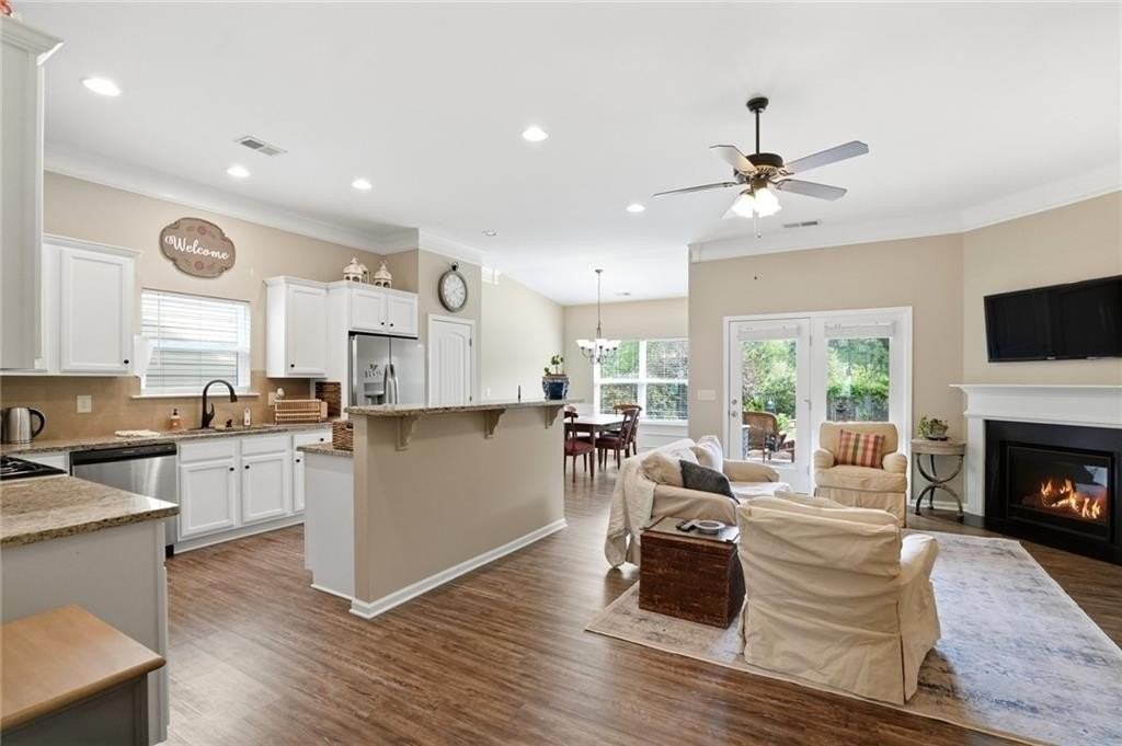 318 Argyle Ct - Photo 7 of 25