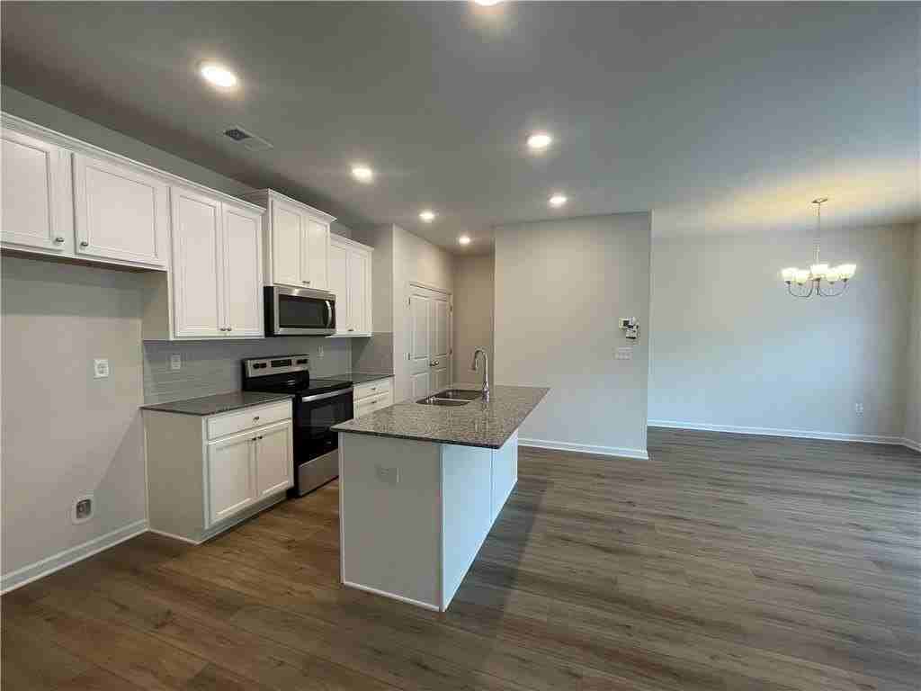 4663 Fullerton Dr - Photo 3 of 16