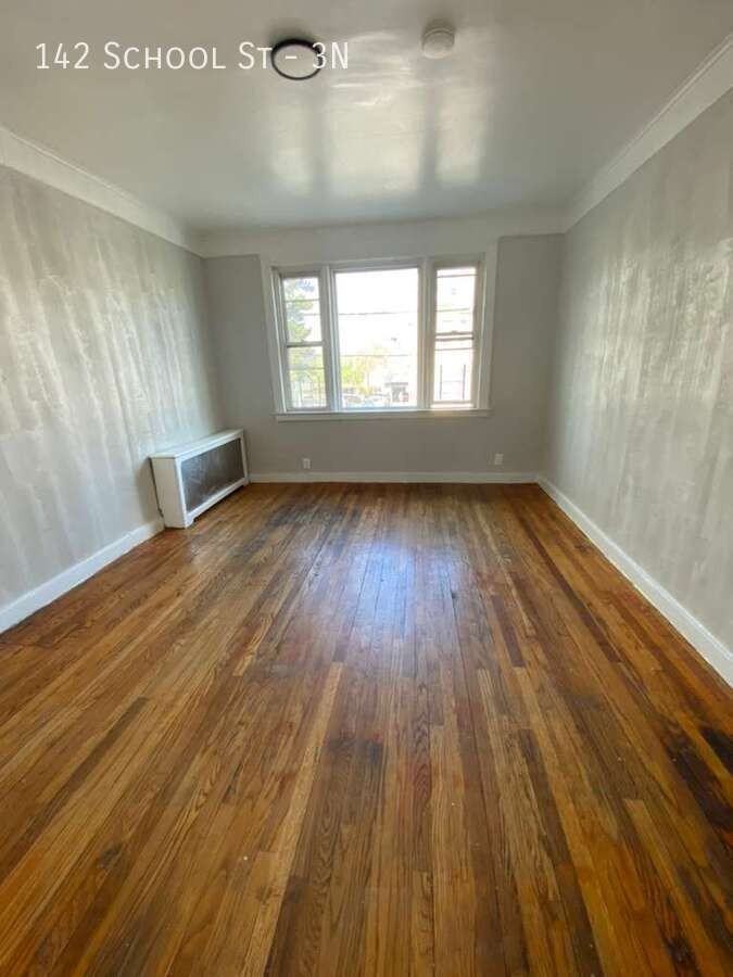 142 School St #3N - Photo 2 of 5