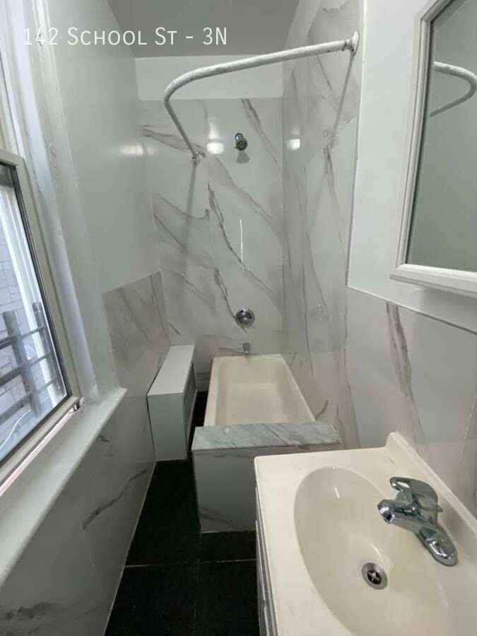 142 School St #3N - Photo 4 of 5