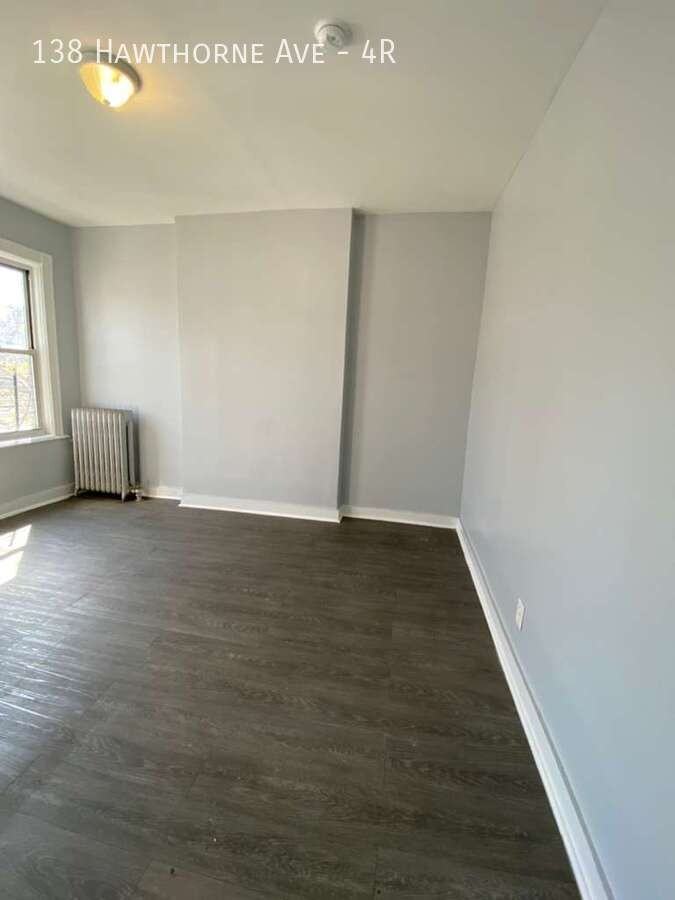 138 Hawthorne Ave #4R