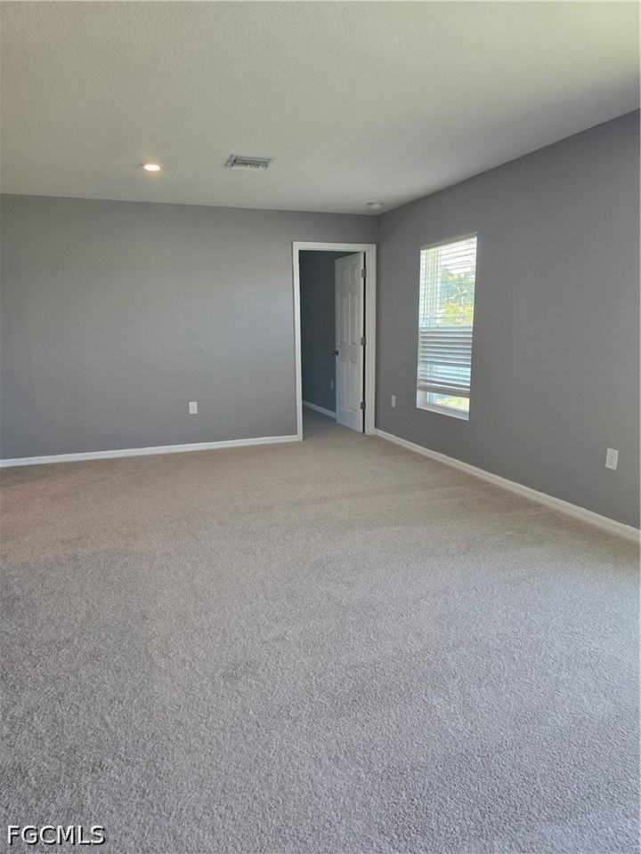 2122 Ne 13th Pl - Photo 7 of 26