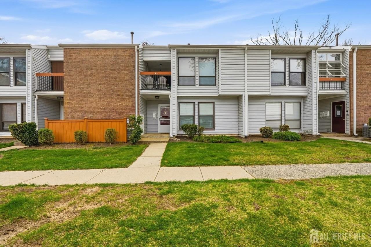 7 Dennison Dr #D - Photo 2 of 23