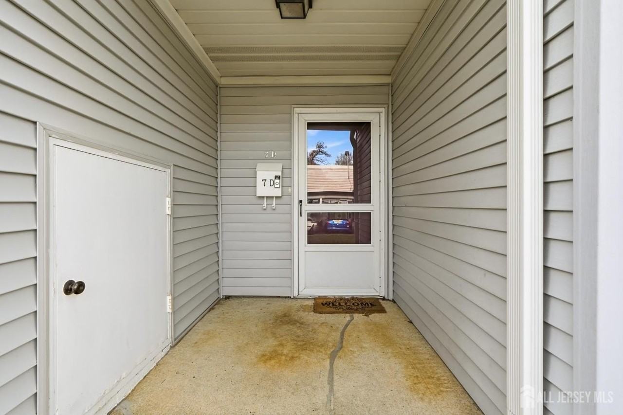 7 Dennison Dr #D - Photo 3 of 23