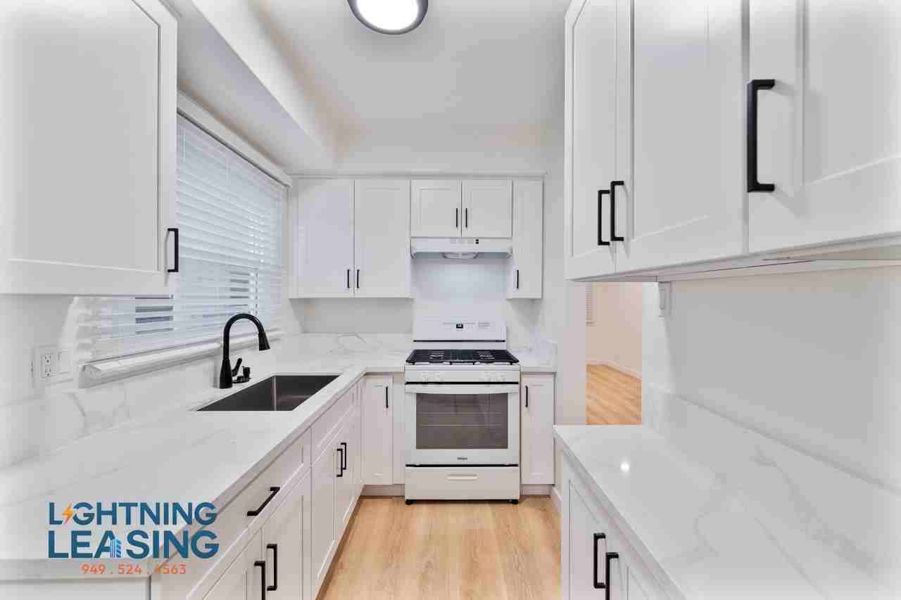 223 W Dryden St #223C