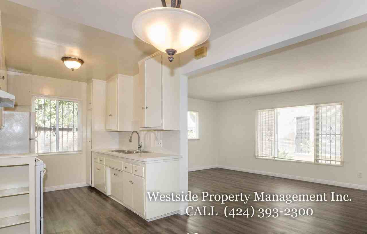 145 N La Peer Dr #4 - Photo 5 of 12