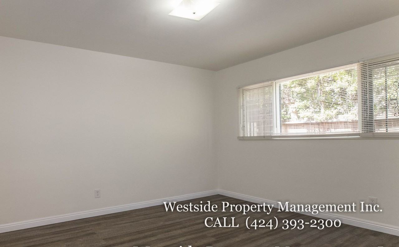 145 N La Peer Dr #4 - Photo 4 of 12