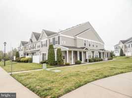 featured image of 2105 Lexington Mews