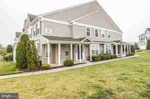 featured image of 2105 Lexington Mews