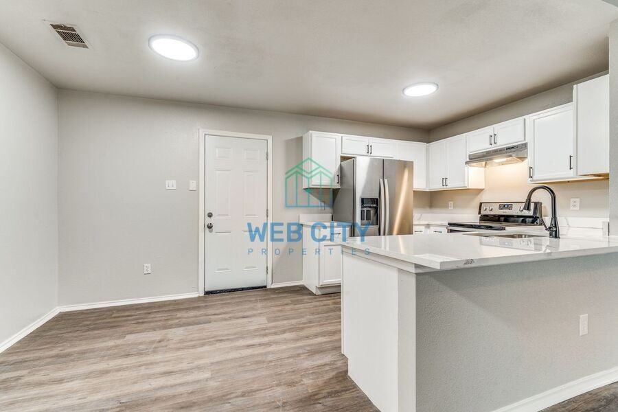 2510 Lyola St - Photo 4 of 17