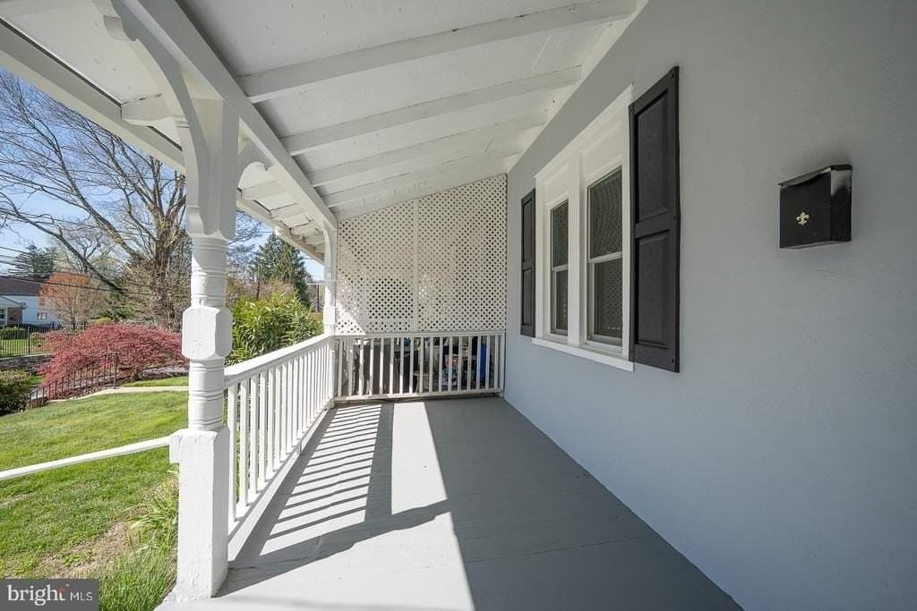 732 Buck Ln - Photo 3 of 38