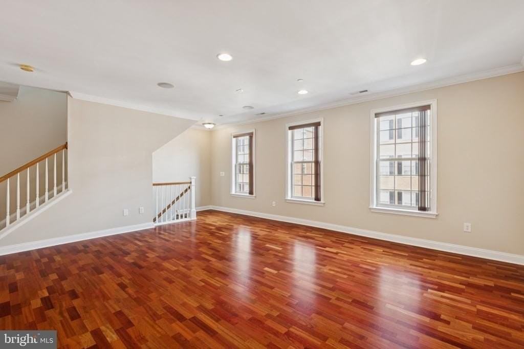 105 Captains Way - Photo 4 of 38