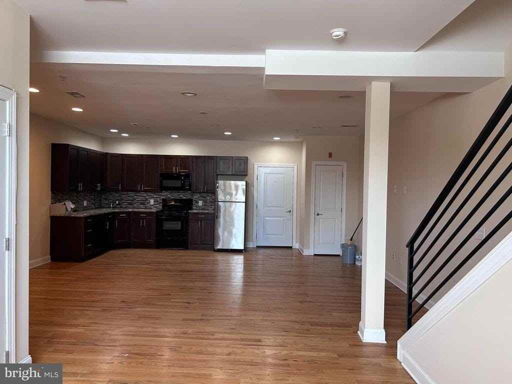 1400 S Darien St #G - Photo 3 of 17