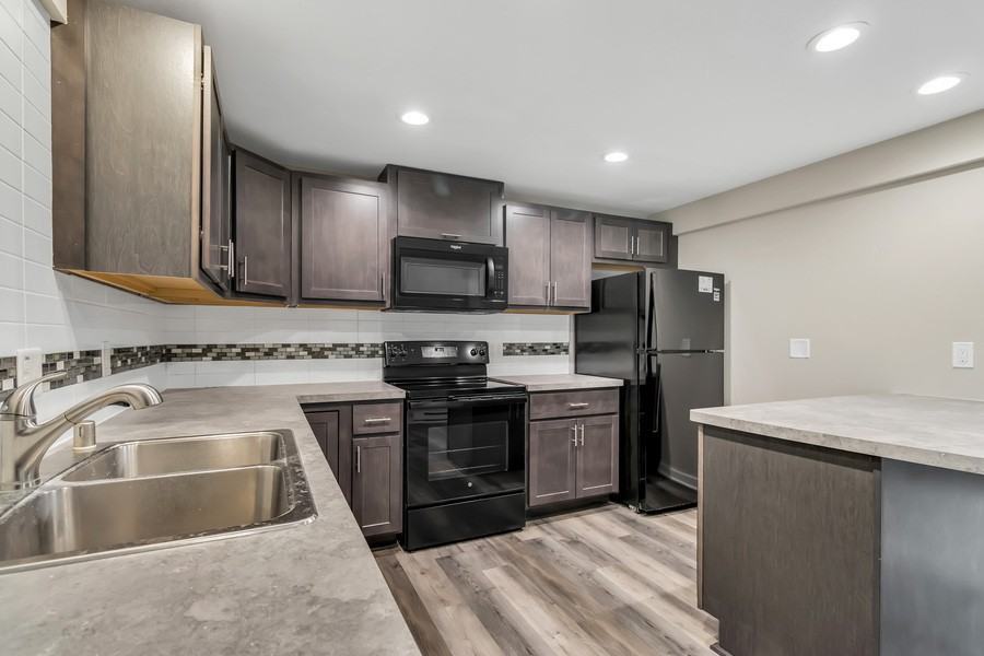 1941 Fairview Dr #5 - Photo 6 of 17