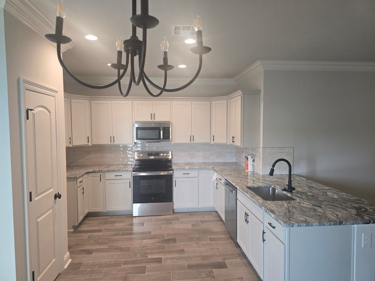 800 Venecia Dr - Photo 3 of 19