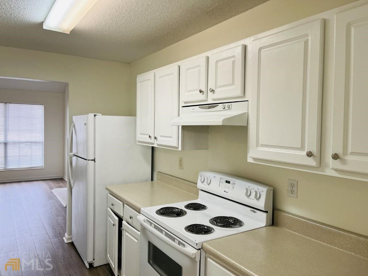 4037 Ravenwood Ct - Photo 3 of 30