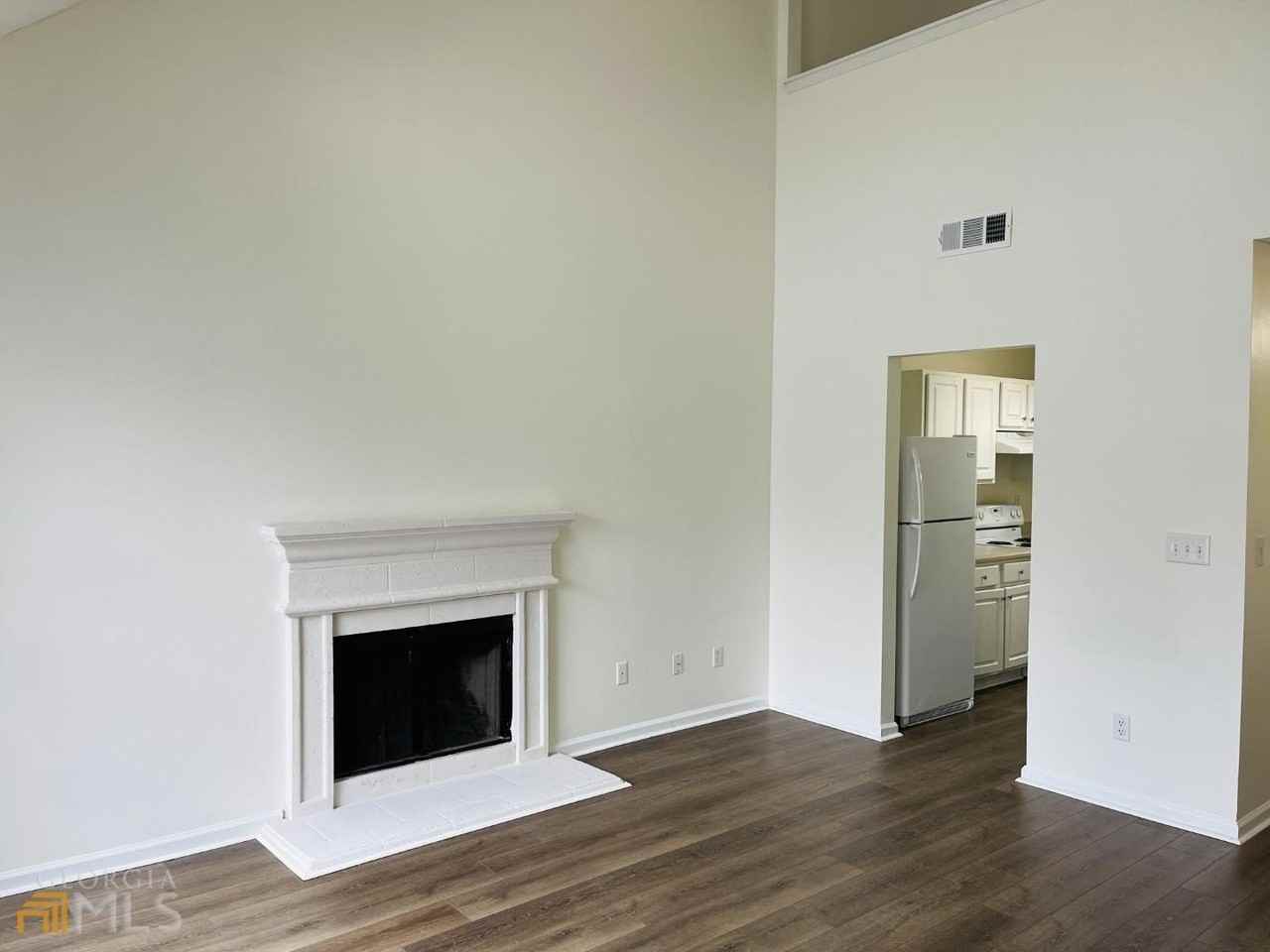 4037 Ravenwood Ct - Photo 5 of 30