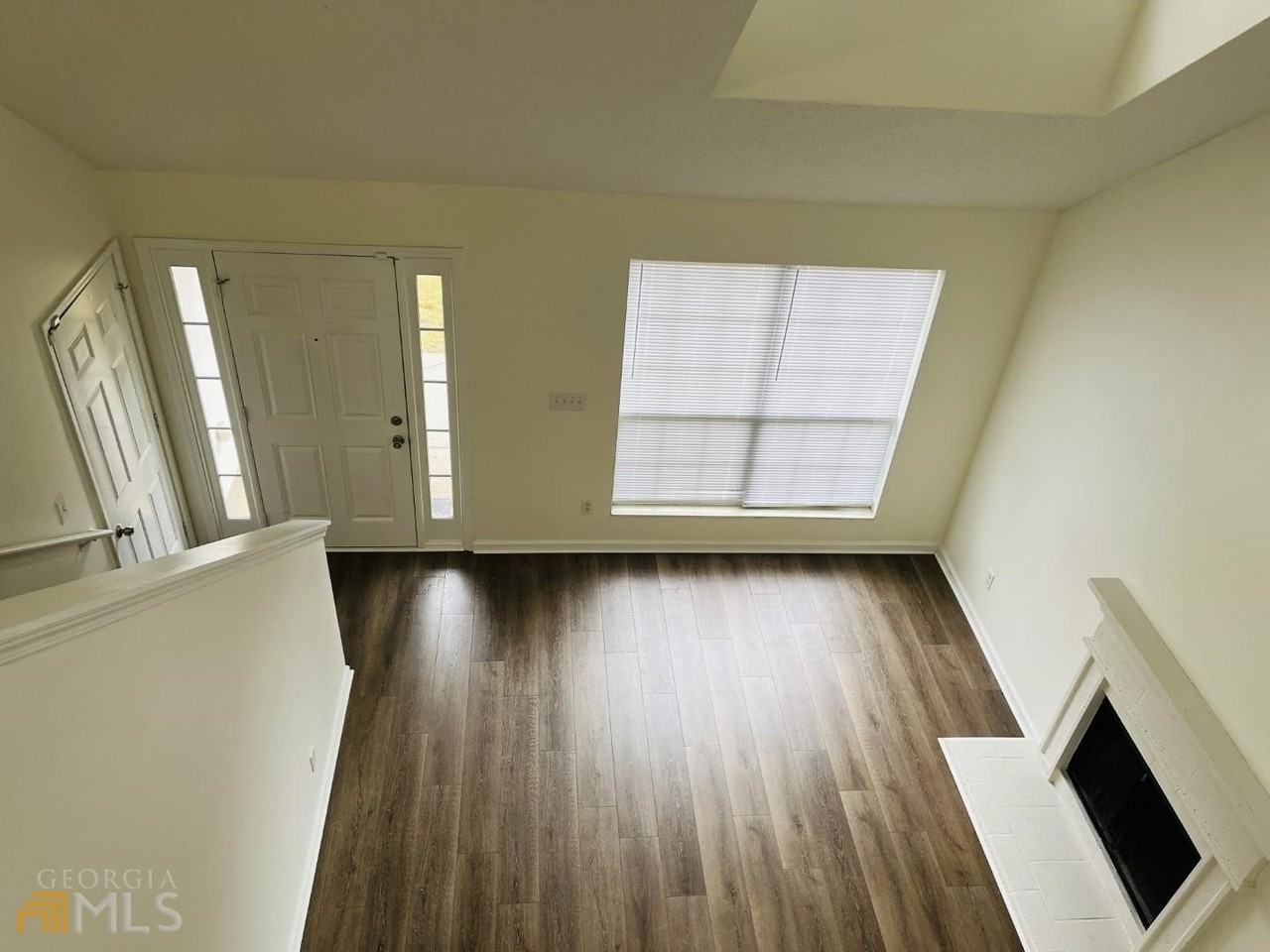 4037 Ravenwood Ct - Photo 6 of 30