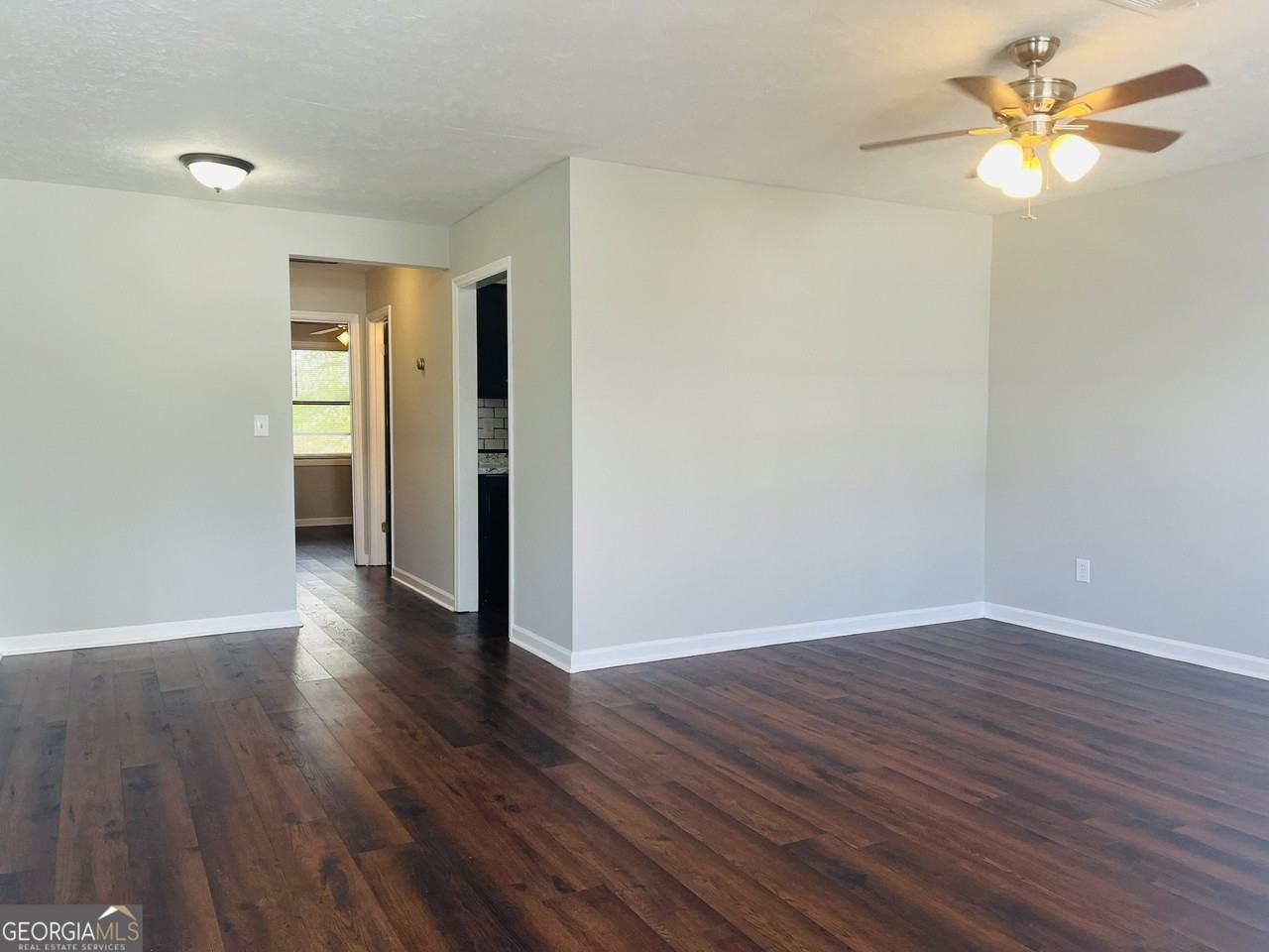 403 Breezy Pines Dr - Photo 4 of 19