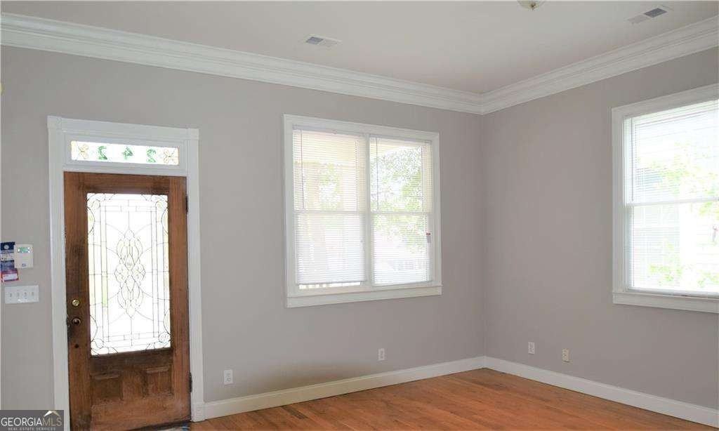 242 Dodd Ave Sw - Photo 3 of 18