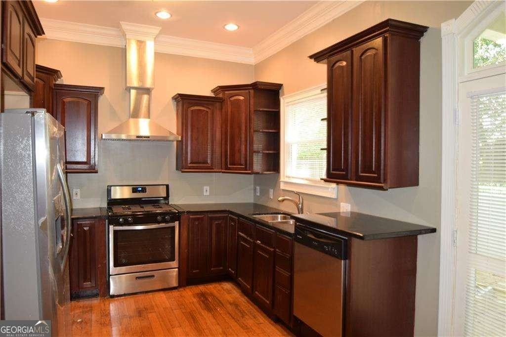 242 Dodd Ave Sw - Photo 4 of 18