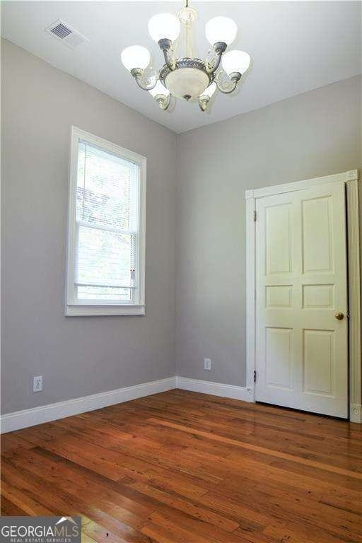 242 Dodd Ave Sw - Photo 5 of 18