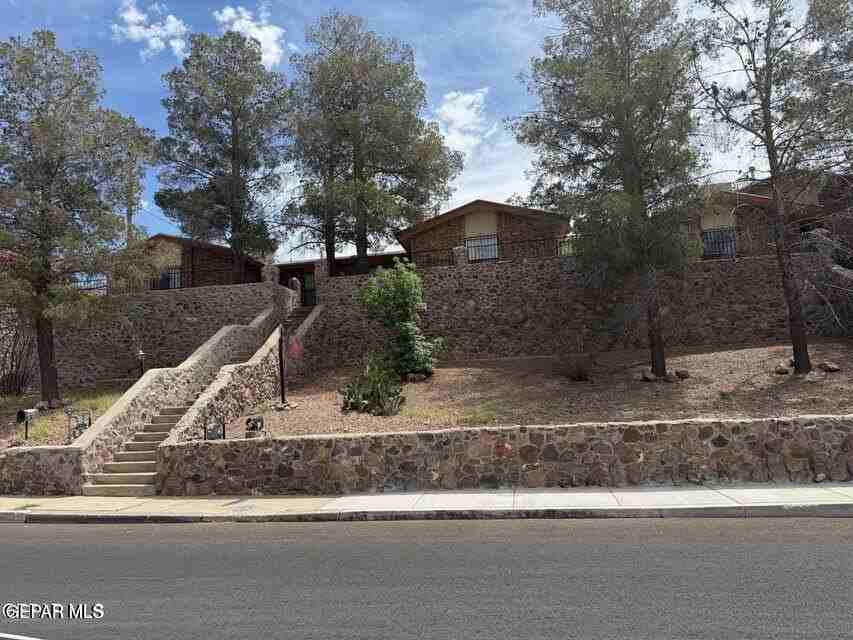 504 E University Ave