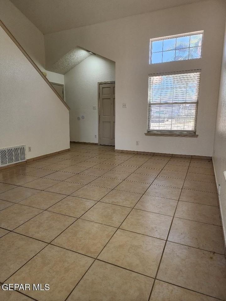 10497 Valle Del Mar Dr - Photo 2 of 13