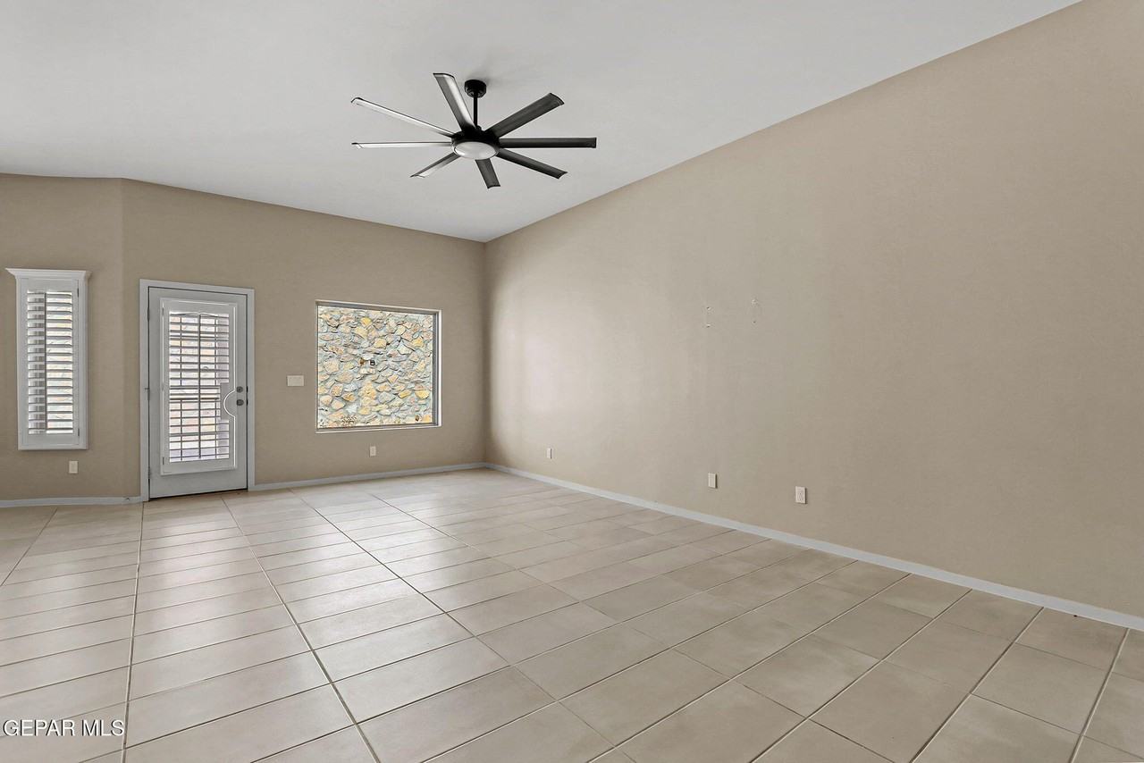 13095 Gusart Ave - Photo 5 of 38