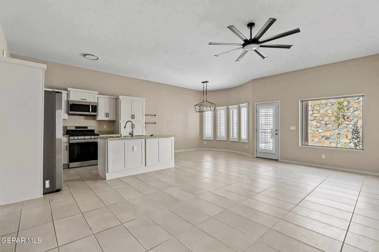 13095 Gusart Ave - Photo 6 of 38