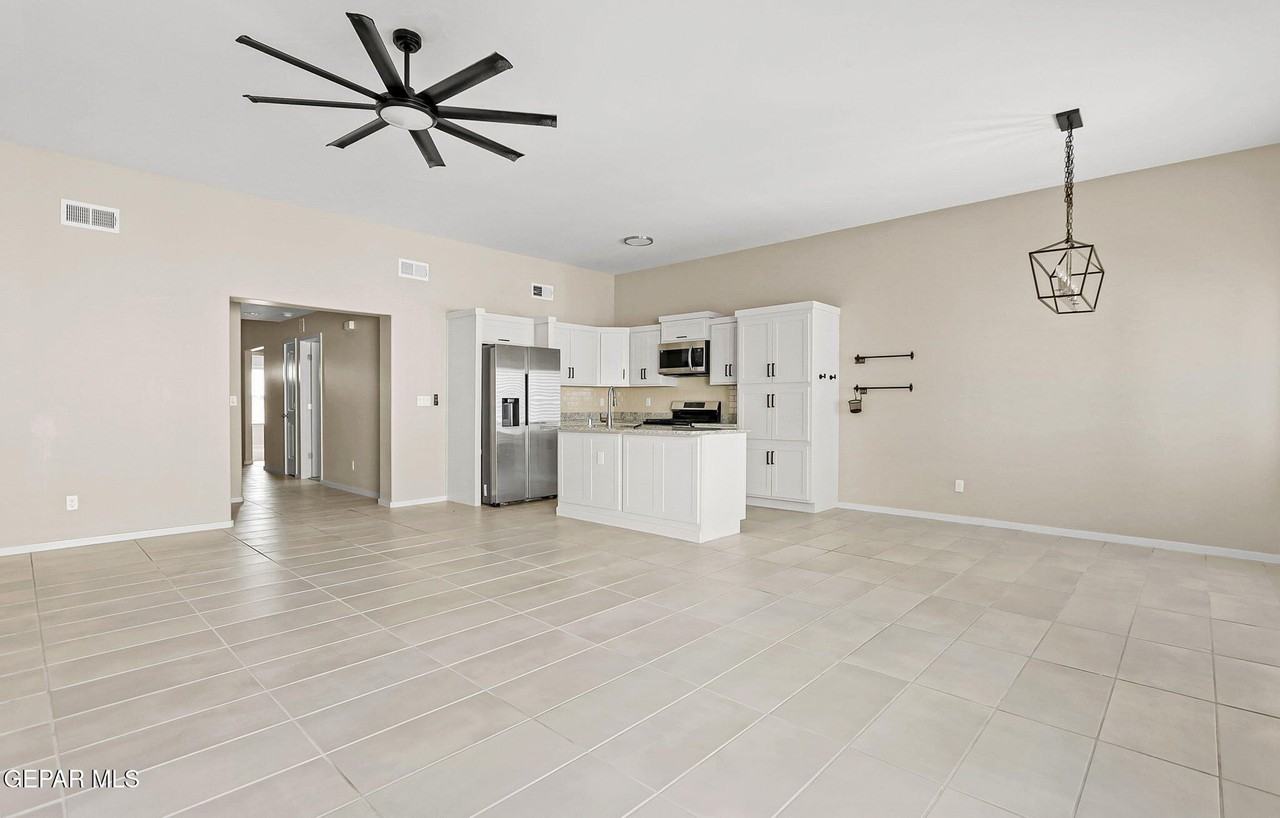 13095 Gusart Ave - Photo 7 of 38