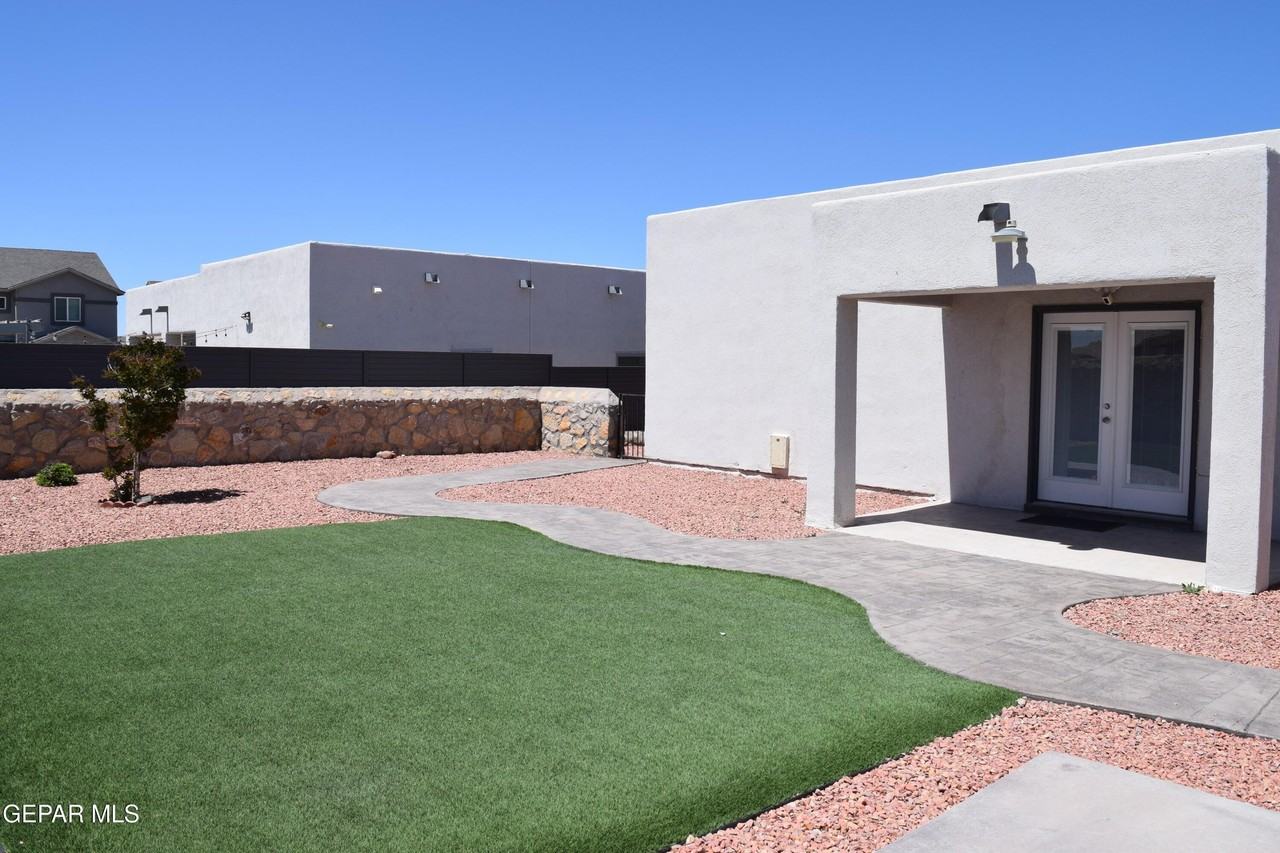 304 Playa Tronones Ave - Photo 7 of 39