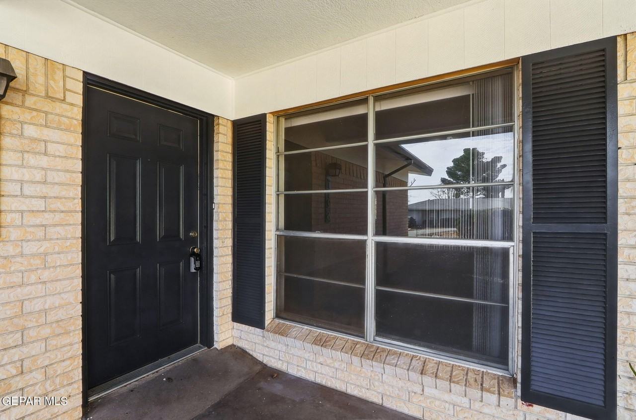 7129 Orizaba Ave - Photo 3 of 29