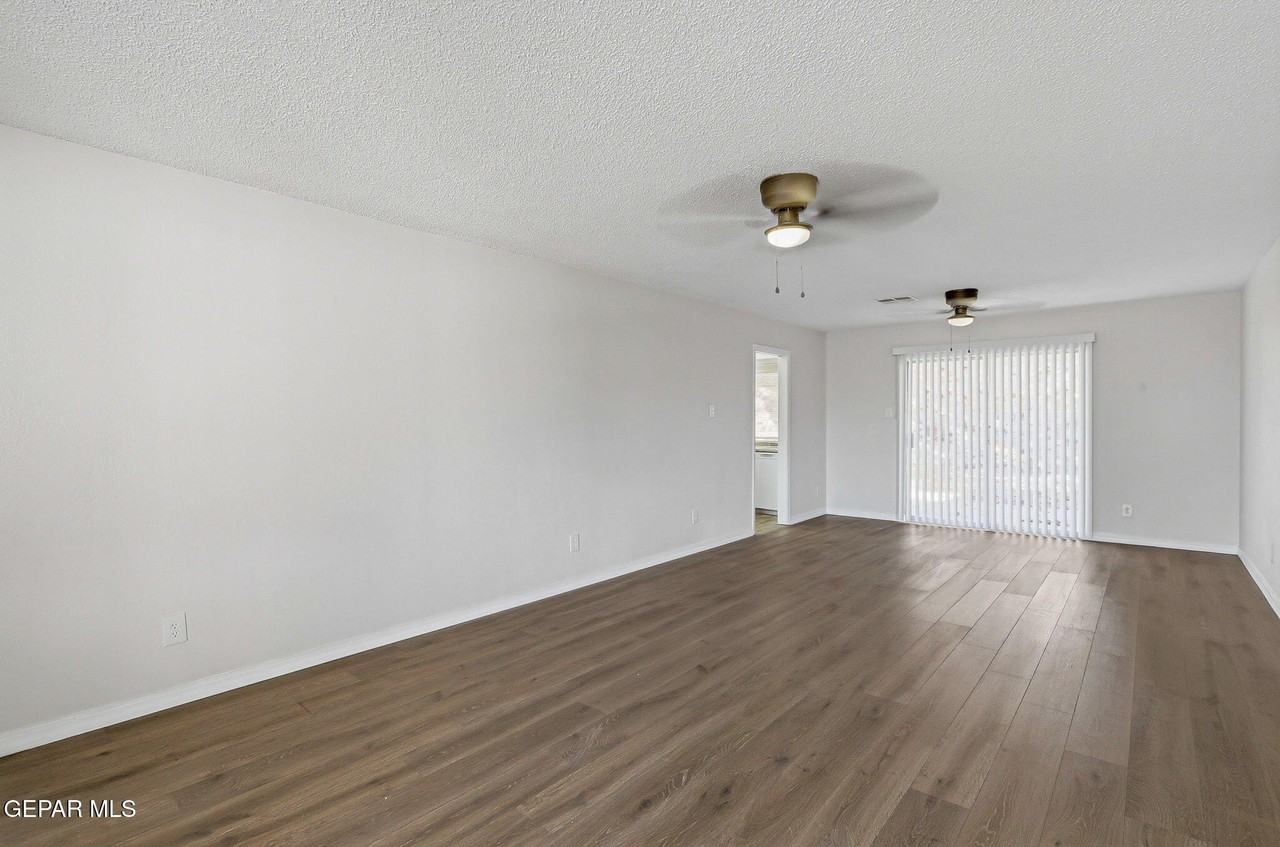 7129 Orizaba Ave - Photo 5 of 29